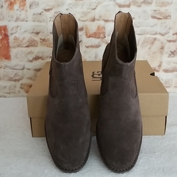 New UGG Bandara Ankle Bootie - Picture 7 of 16